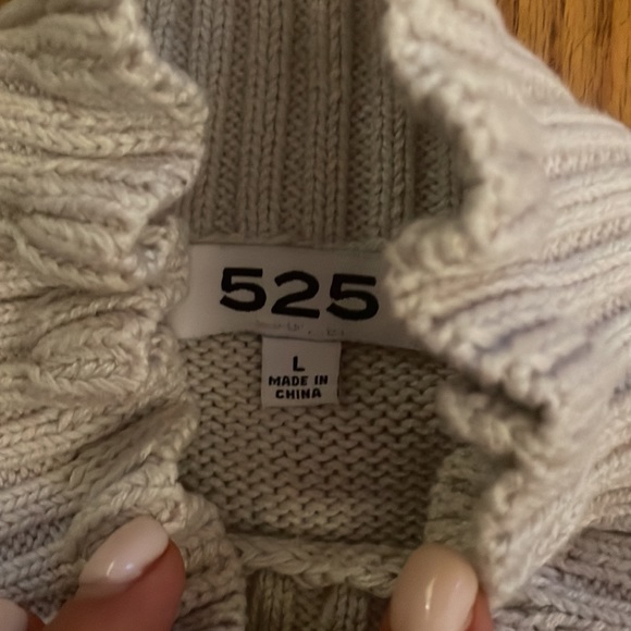 525 RUFFLE MOCK NECK SWEATER NEVER WORN LIGHT GREY - Picture 4 of 4
